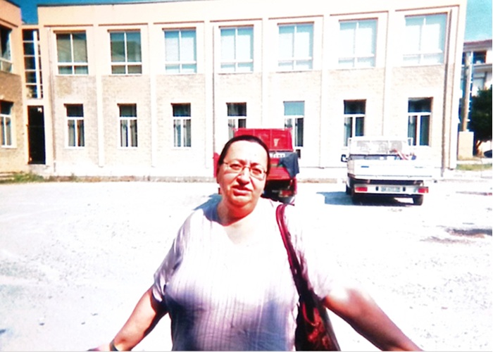 0000.00.00 Persone Margherita Bragalli Nel Cortile Dell Ala Nuova