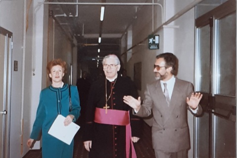 1985 1986 Il Vescovo In Visita Al Liceo 01