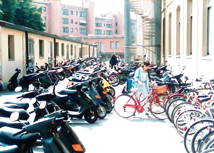 1995 2005 Spazi Parcheggio Moto E Bici 02